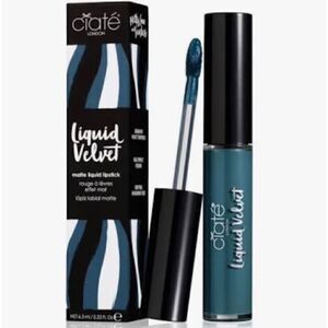 NIB Cate London Liquid Velvet Moisturizing Matte
Liquid Lipstick in Envy